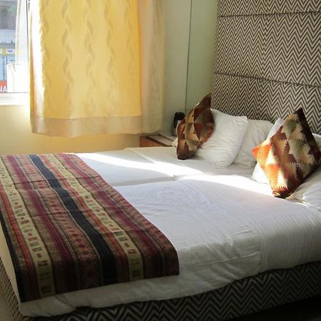 Empire Hotel Mumbai Room photo