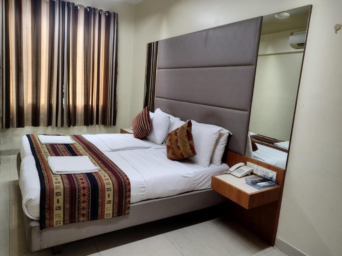 Empire Hotel Mumbai Exterior photo