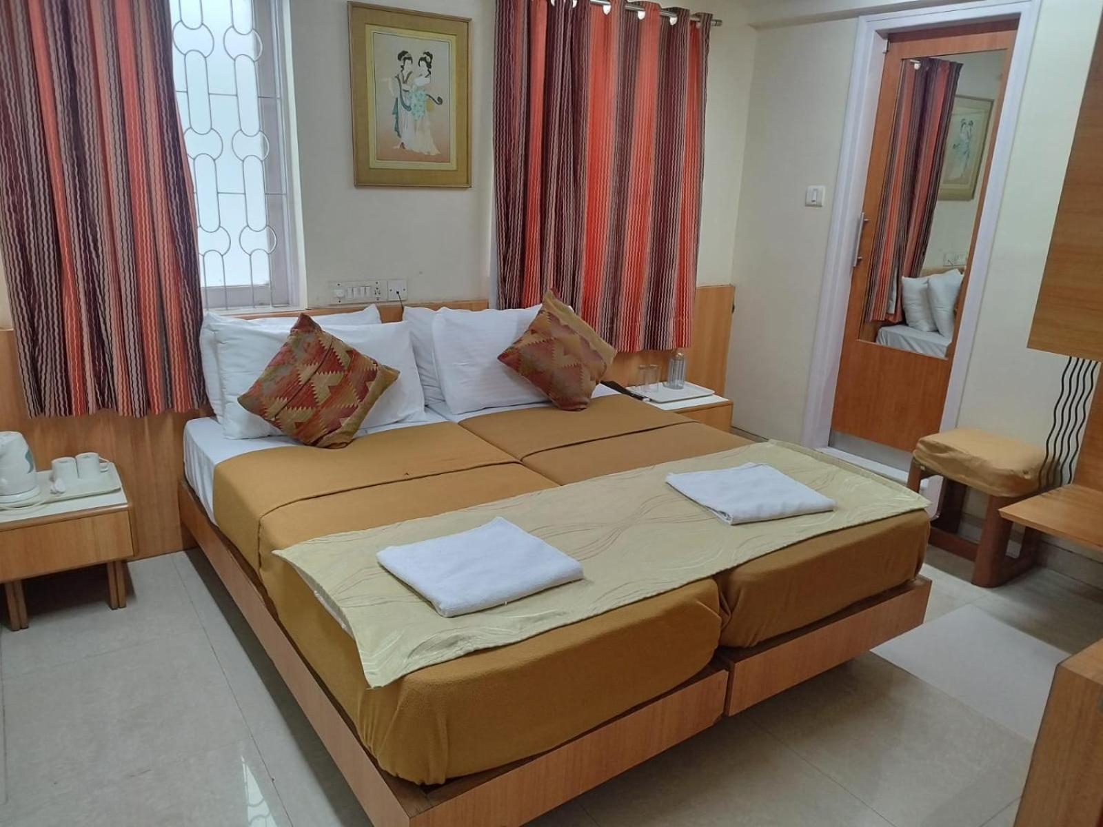 Empire Hotel Mumbai Exterior photo