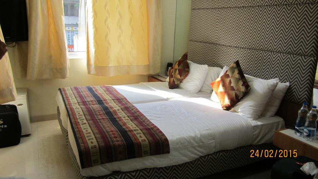 Empire Hotel Mumbai Room photo