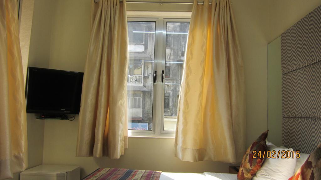 Empire Hotel Mumbai Room photo